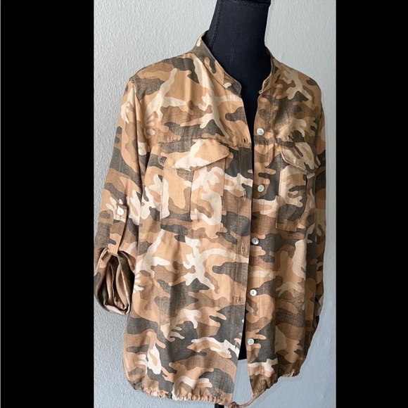 venti6 Camo over shirt size medium new condition… buttons down & drawstring - Picture 1 of 5